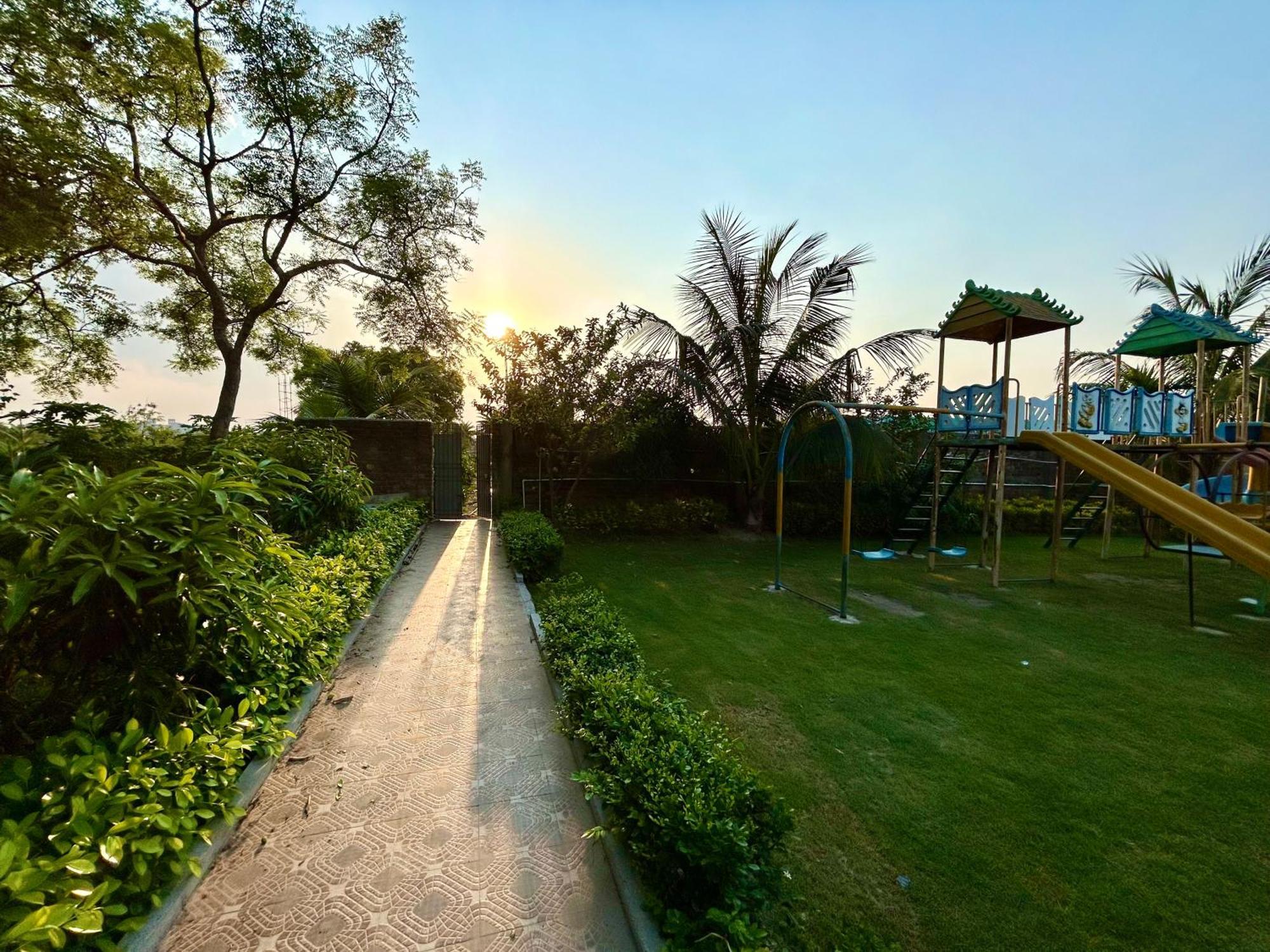 כלכותה Palli Bangla Resort, Near Ruby Hospital, Anandapur מראה חיצוני תמונה